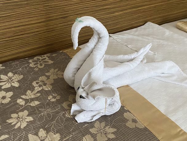 Håndklædedyr på hotelseng